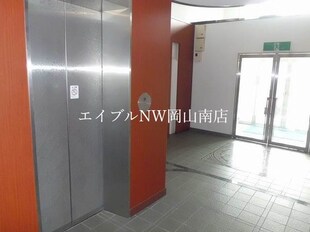 岡山駅 バス40分  バス・築港新町下車：停歩3分 2階の物件外観写真